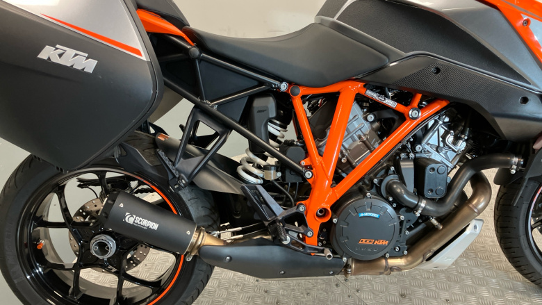 Ktm Superduke 1290 Super Duke GT (16MY)